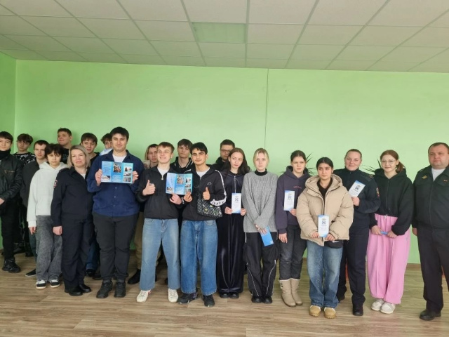 Сотрудники полиции провели профориентационную беседу со студентами